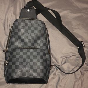 Louis vuitton avenue sling bag